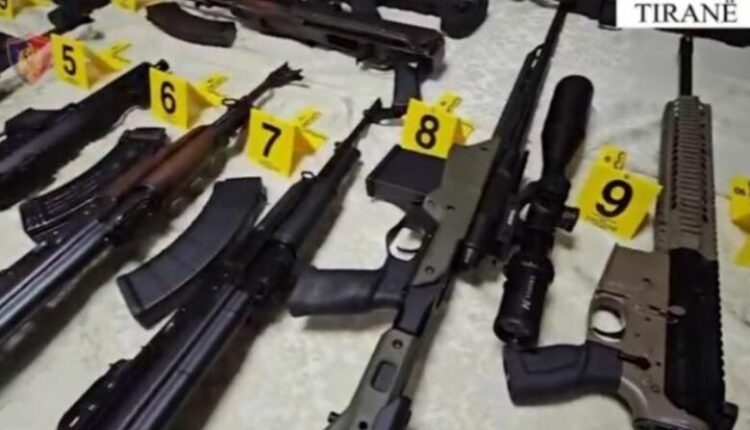 Trafikuan armë nga Kosova në Shqipëri, Prokuroria Tiranë dërgon në gjykim 8 persona