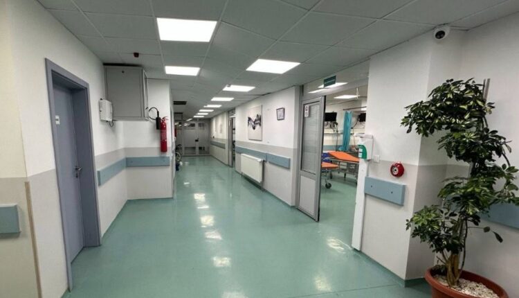 Një grua dërgohet pa shenja jete në spitalin e Gjakovës, Policia nis hetimet