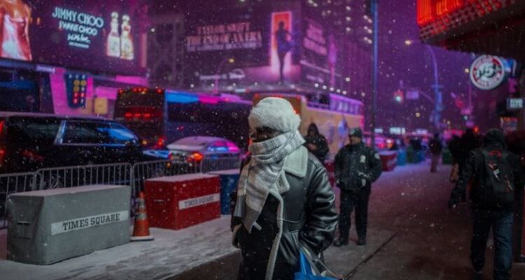 Stuhi dimërore në Nju Jork, anulohen qindra fluturime