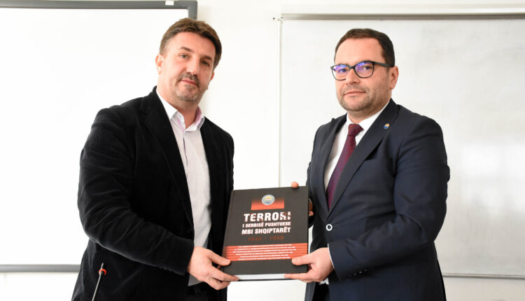 Në Fakultetin Filozofik të UT-së u prezantua veprimtaria dhe misioni i Institutit të Krimeve të Kryera Gjatë Luftës në Kosovë