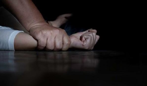 Gjakovari dyshohet se dhunoi një grua  dërgohet në mbajtje