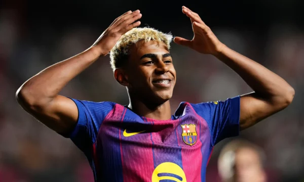 Lamine Yamal shpallet  Sulmuesi i Vitit  nga  Globe Soccer Awards 