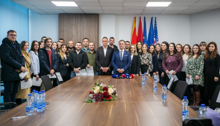 Aliu: Forcohet kuadri në Spitalin Klinik të Tetovës – u ndanë vendimet për punësim të 28 mjekëve specializantë