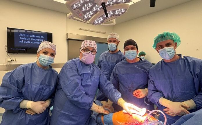 Për herë të parë në Maqedoni: Kryhet operacion me sistem navigimi për vendosjen e protezës totale të ijeve (FOTO)