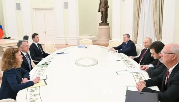 Fillon takimi midis Putinit dhe njerëzve të Trumpit në Moskë