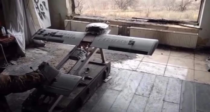 Rusëve u shpërtheu mina brenda një apartamenti të braktisur ndërsa po sulmonin me dron  VIDEO 