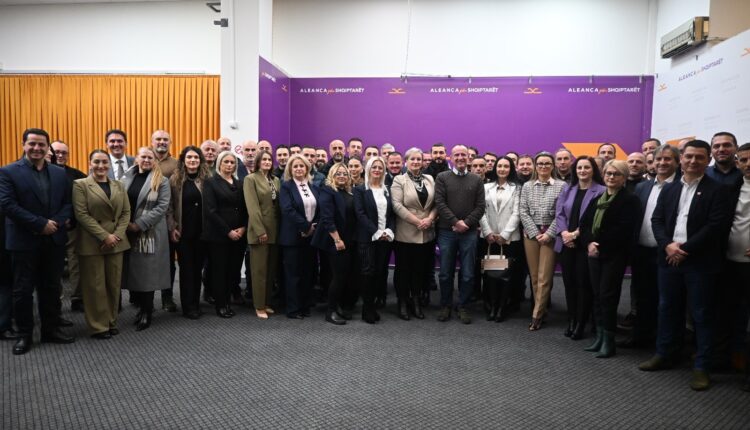 Aleanca për Shqiptarët organizoi koktej  me strukturat drejtuese dhe këshilltarët e sapozgjedhur