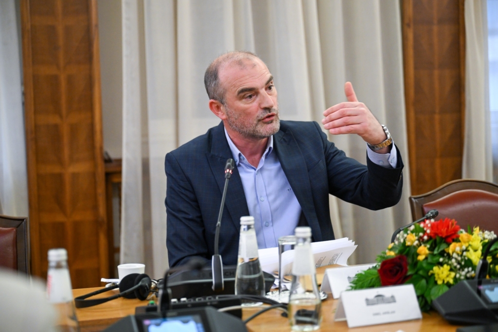 Snopçe godet Mickovskin  Po shkel ligjin  vullnetin e qytetarëve dhe Kushtetutën me  poverenikun  në Gostivar