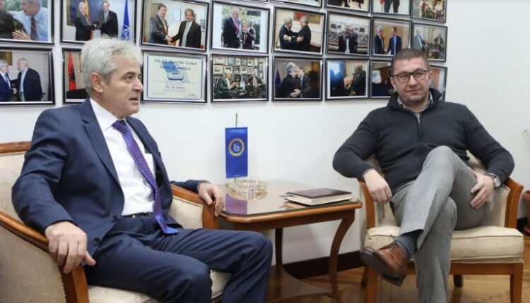 Mickoski dhe Ahmeti, mund të takohen pas Vitit të Ri