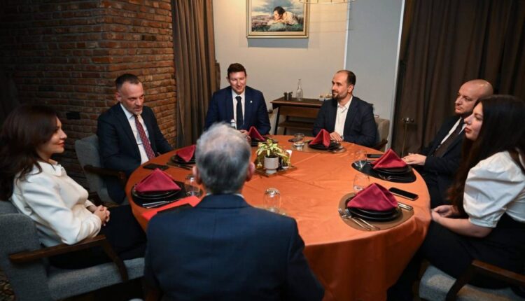 Spiropali arrin në Shkup, pritet nga Fetai dhe Murtezani