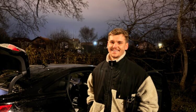 Gjendet vetura e Adrit, këngëtari reagon me një thumb