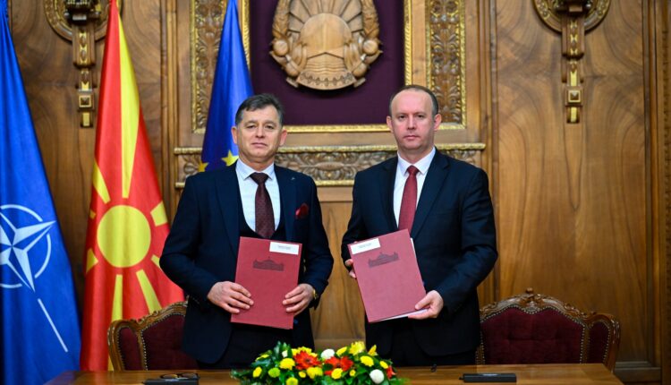 Kryetari i Kuvendit, Afrim Gashi, nënshkruan Marrëveshje kolektive me sindikatat e pesë universiteteve publike