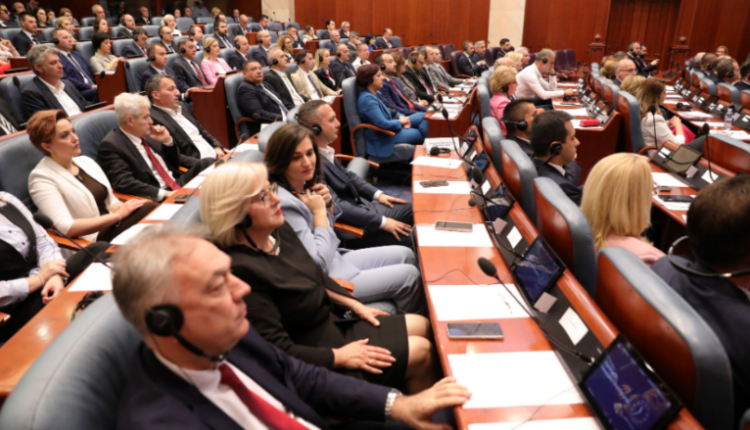 Kuvendi i RMV-së miratoi Rezolutën për dënimin e manipulimeve të opozitës dhe për konfirmim të politikave kundër emigrimit të paligjshëm