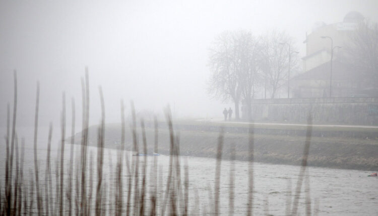 Moti me vranësira dhe erë të dobët, temperatura deri në 15 gradë