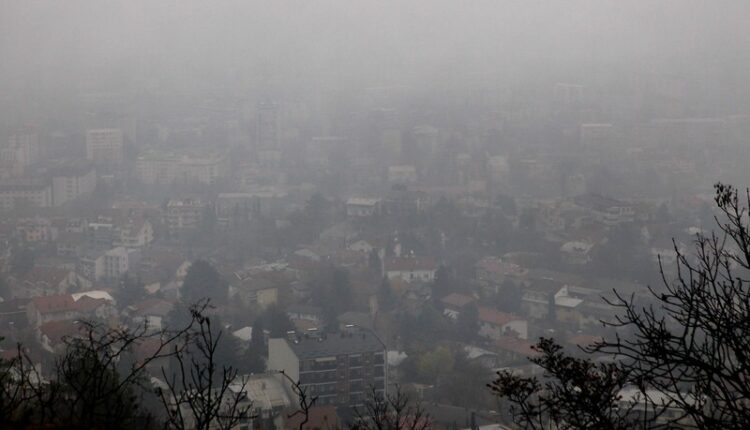 Mjegull në Strazhë, borë e dobët në Kodrën e Diellit