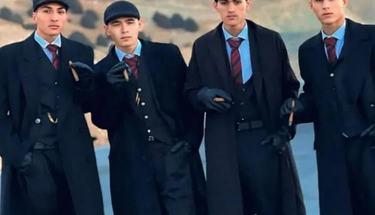 Visheshin si “Peaky Blinders”, Talibanët arrestojnë katër të rinj