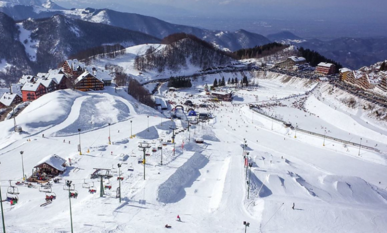 Rekord reshjesh në Evropë  3 metra dëborë në Prato Nevoso të Italisë