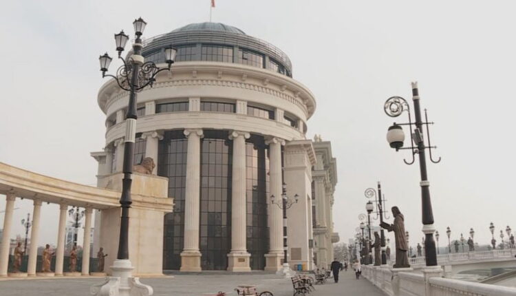 Prokuroria hap hetim për përdhunim dhe shantazh ndaj 16 vjeçares nga Sllupçani