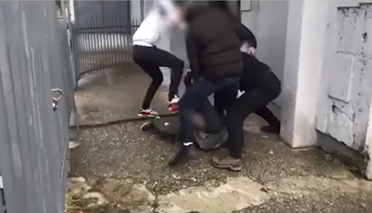 37-vjeçari nga Prelubishti dëmton dy vetura në Zhelinë, kapet nga tre persona dhe sulmohet fizikisht2