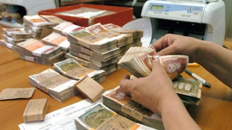 gruaja-e-moshuar-nga-shkupi-u-mashtrua-per-170-000-denare-nga-nje-person-qe-u-prezantua-si-polic