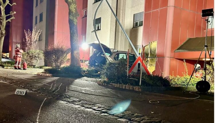 Aksident i rëndë në Zvicër: 39-vjeçari nga Maqedonia me makinë 500 kuaj fuqi përplaset në fasadën e shtëpisë – pasagjeri humb jetën
