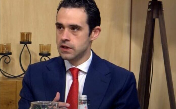 Kostadinov mohon akuzat për autobusët elektrikë – policia e padit për dëm prej 430 milionë denarësh