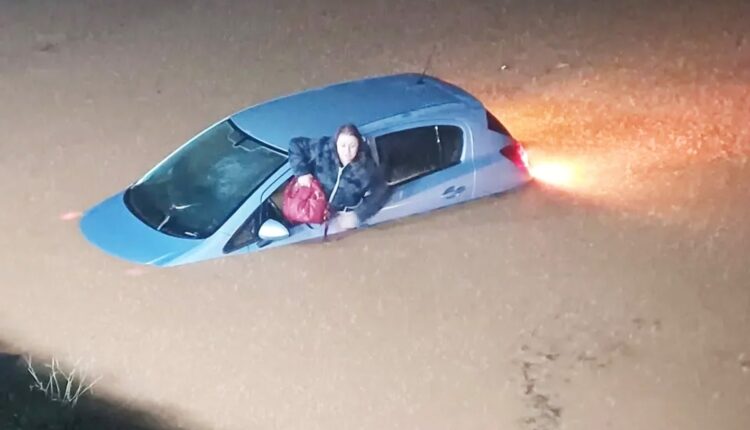 Stuhia Bajron godet Greqinë, mbyllen shkollat në disa vende!