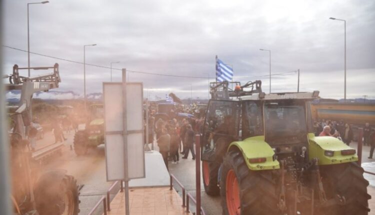Dhunë në Selanik, fermerët bllokojnë rrugën drejt aeroportit