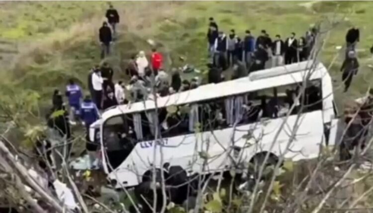 Aksident i rëndë në Stamboll, autobusi që transportonte punëtorë humb kontrollin dhe përmbyset, 4 viktima dhe 9 të plagosur