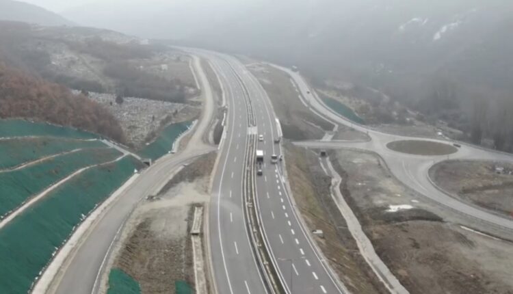 Autostrada Shkup-Bllacë sërish në pritje! Punimet vonohen për shkak të procedurave burokratike