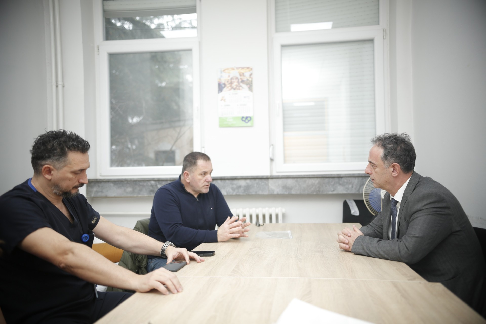 Aliu në vizitë në Klinikën për TOARILUC: Në fazë përfundimtare është rinovimi i plotë i KARIL-it dhe i katër sallave operatore në bllokun kirurgjik