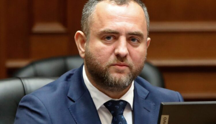 Ministrin e Brendshëm e kap radari për tejkalim shpejtësie, paralajmërimi i vjen me SMS