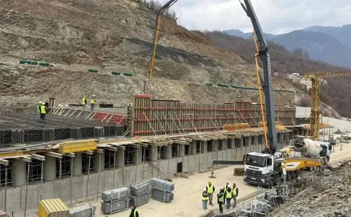 Inspektim në autostradën Kërçovë-Ohër: Punime intensive për stabilizimin e rrugës para hapjes për qarkullim