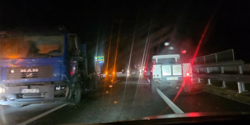 Aksident trafiku mes dy veturash në Dollc të Klinës  tre persona të lënduar