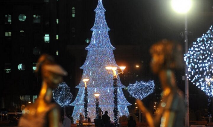 Sonte ndizen dritat e bredhit në sheshin e Shkupit