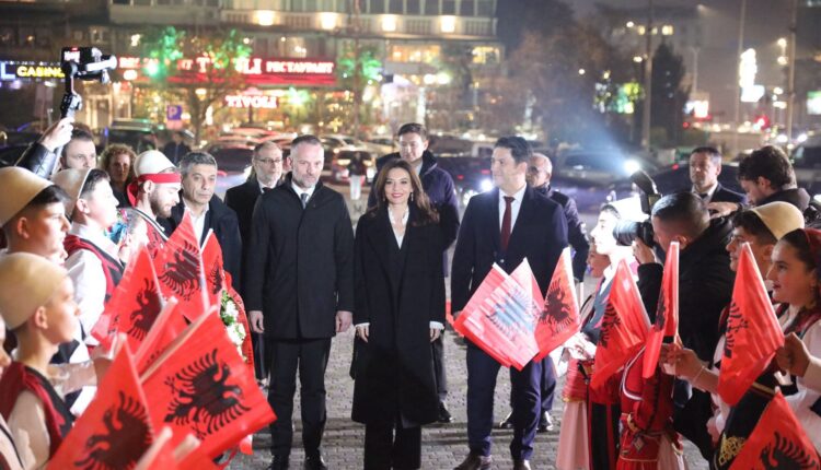 Mexhiti e pret Spiropalin në sheshin “Skenderbe”: Forcimi i lidhjeve mbarëkombëtare dhe rruga drejt BE-së