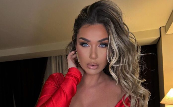 Adelina Tahiri merr këtë epitet për herë të parë