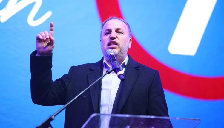 TetovaSot mëson: Adnan Azizi kundër shkrirjes së Lëvizjes BESA në VLEN. Dita e martë, ditë vendimtare: A do të shkatërrohet VLEN apo do të krijohet?