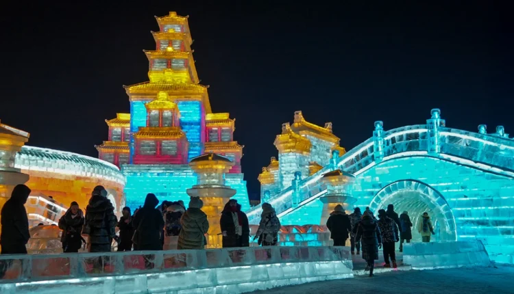 Parku spektakolar i akullit dhe borës në Kinë hap dyert edhe këtë vit (VIDEO)