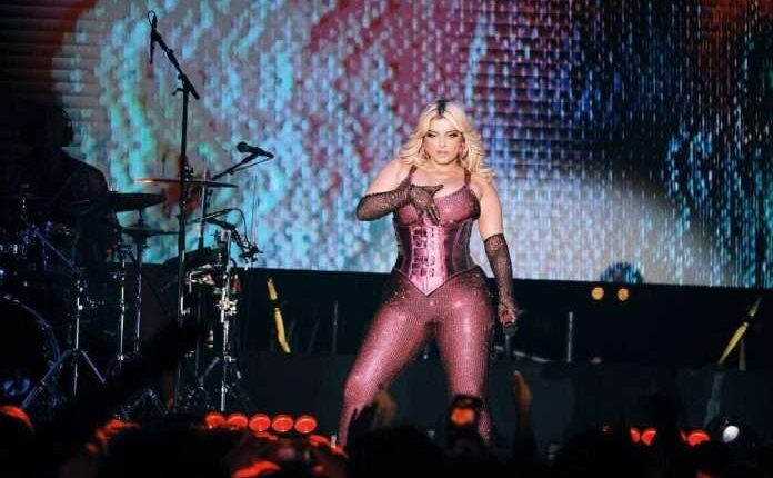 Bebe Rexha befason fansat shqiptarë me këngë në shqip – publikon video nga studio duke kënduar në gjuhë amtare
