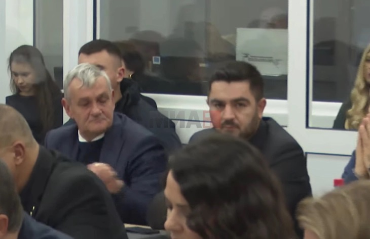 Mbrojtja e Kreshnik Bekteshit pohon se nuk ekziston asnjë nënshkrim i tij në licencë  ato janë lëshuar me faksimilen e tij