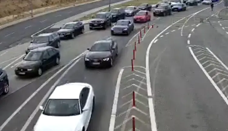 Në vendkalimet kufitare “Tabanoc” dhe “Dojran” koha e pritjes për dalje nga Maqedonia është rreth 40 minuta