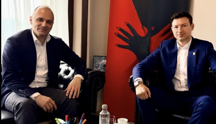 Filipçe shkon në takim në ambasadën shqiptare në Shkup