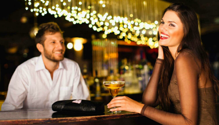 Rregulli i 3 sekondave: Arti i heshtjes që ju bën më tërheqës në takimin e parë