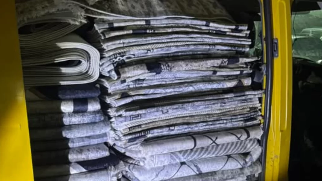 Ndalohet një 52 vjeçar nga Shkupi  u kap me 300 qilima pa dokumentacion përkatës