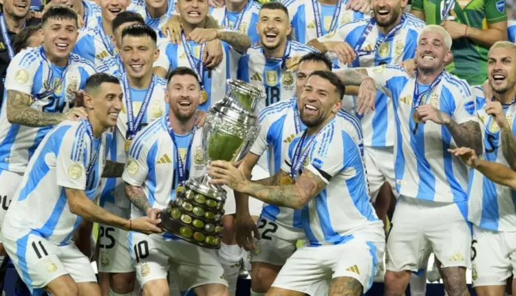 Skandali që “mund ta eliminojë Argjentinën nga Kupa e Botës” dhe që hedh hije mbi Finalissiman