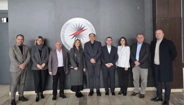 Njësitë akademike të Universitetit të Tetovës dhe të Universitetit të Prishtinës realizuan takim të përbashkët për forcimin e bashkëpunimit akademik dhe shkencor