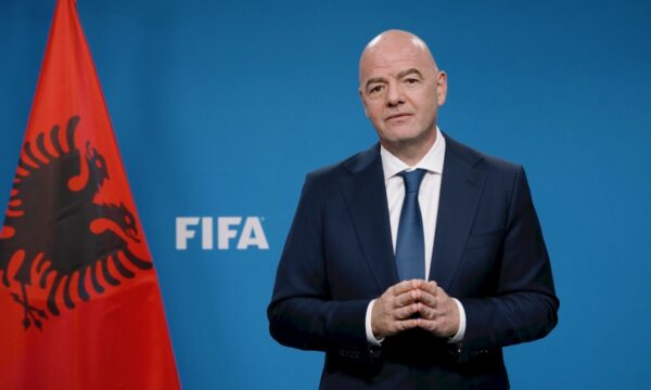 Presidenti i FIFA s me mesazh për Shqipërinë në eventin  Topi i Artë   Jeni vetëm dy fitore larg nga historia