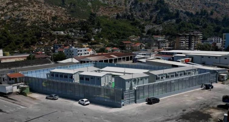 Shqipëria parashikon ngritjen e 20 qendrave pritëse për emigrantët  ku do vendosen