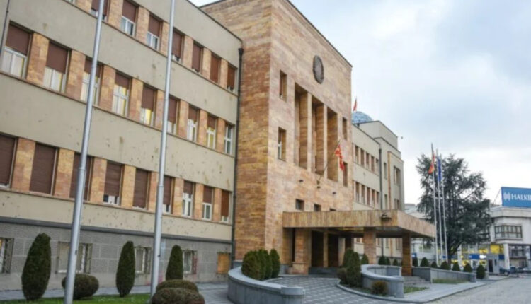 Konkurs për punësime në Kuvend, kërkohen bashkëpunëtorë, përkthyes dhe interpretë me paga 500-1000 euro